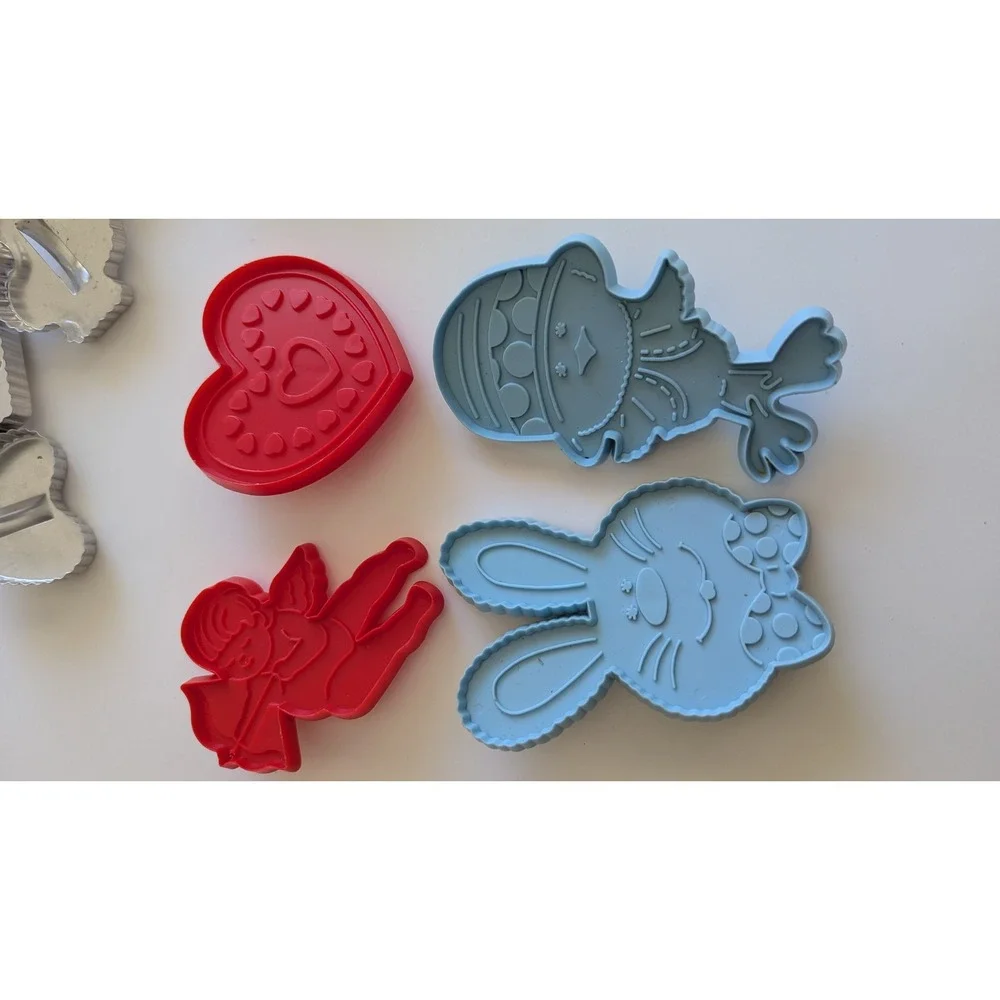 Vintage Cookie Cutter Lot Tupperware Kelloggs Metal Plastic Holiday 15+ Pc Set‎